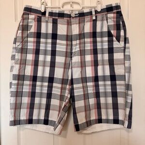 Roundtree & Yorke Shorts Men's 35w Blue and White Plaid 100% Cotton Straight Fit